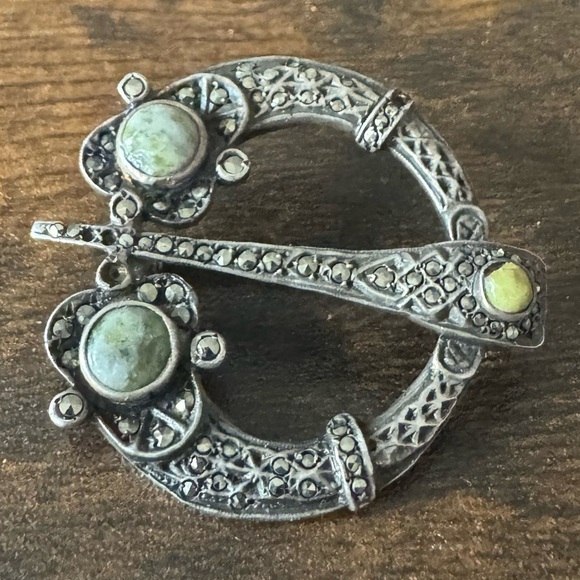 Vintage Celtic Scottish Panannular Marcasite Green Cabochon Brooch Pin - Picture 2 of 8